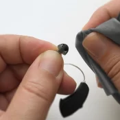 İşitme Cihazı Bakımı ve Temizliği Nasıl Yapılır?